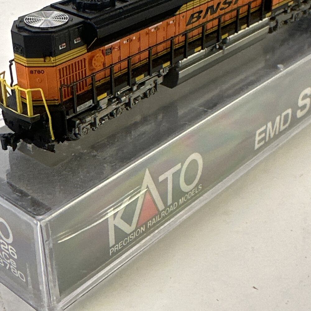 Kato 1768526-DC SD70ACe BNSF #8780 Locomotive N Scale - Picture 8 of 10